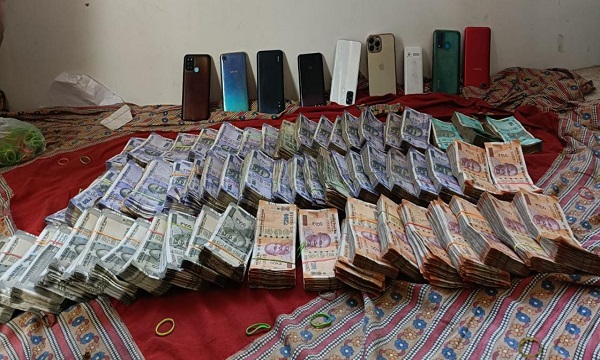 जबलपुर पश्चिम: ऑन लाइन क्रिकेट सट्टा खिला रहे 4 सटोरिए गिरफ्तार, 11.45 लाख रुपए नगद बरामद