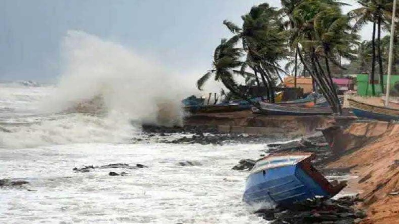 Cyclone Sitarang: मंगलवार को बंगाल और ओडिशा तट से टकरायेगा तूफान, भारी बारिश की चेतावना