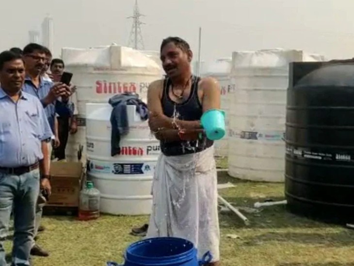 Delhi News- डीजेबी डायरेक्टर का यमुना स्नान, फटकारने वाले भाजपा सांसद प्रवेश वर्मा को जवाब- पानी जहरीला नहीं