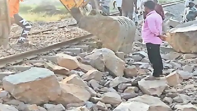 एमपी में खनन माफिया की करतूत, विस्फोट से दो किमी तक उड़ गया रेलवे ट्रैक, हुआ 80 लाख का नुकसान