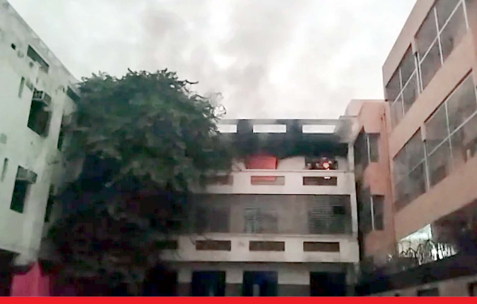 मथुरा: होटल वृंदावन गार्डन में लगी भीषण आग, दो कर्मचारियों की मौत