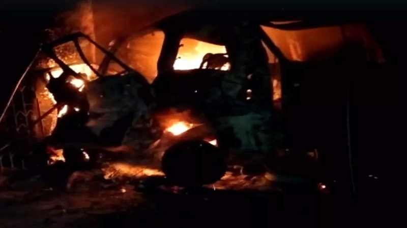 बिहार के सीवान में बिजली के पोल से टकरा कर स्कॉर्पियो में लगी आग: तीन लोग जिंदा जले