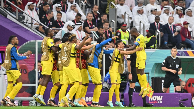 फीफा विश्व कप: उद्घाटन मैच में इक्वाडोर ने कतर को दी मात, मेजबान टीम के नाम दर्ज हुआ शर्मनाक रिकॉर्ड