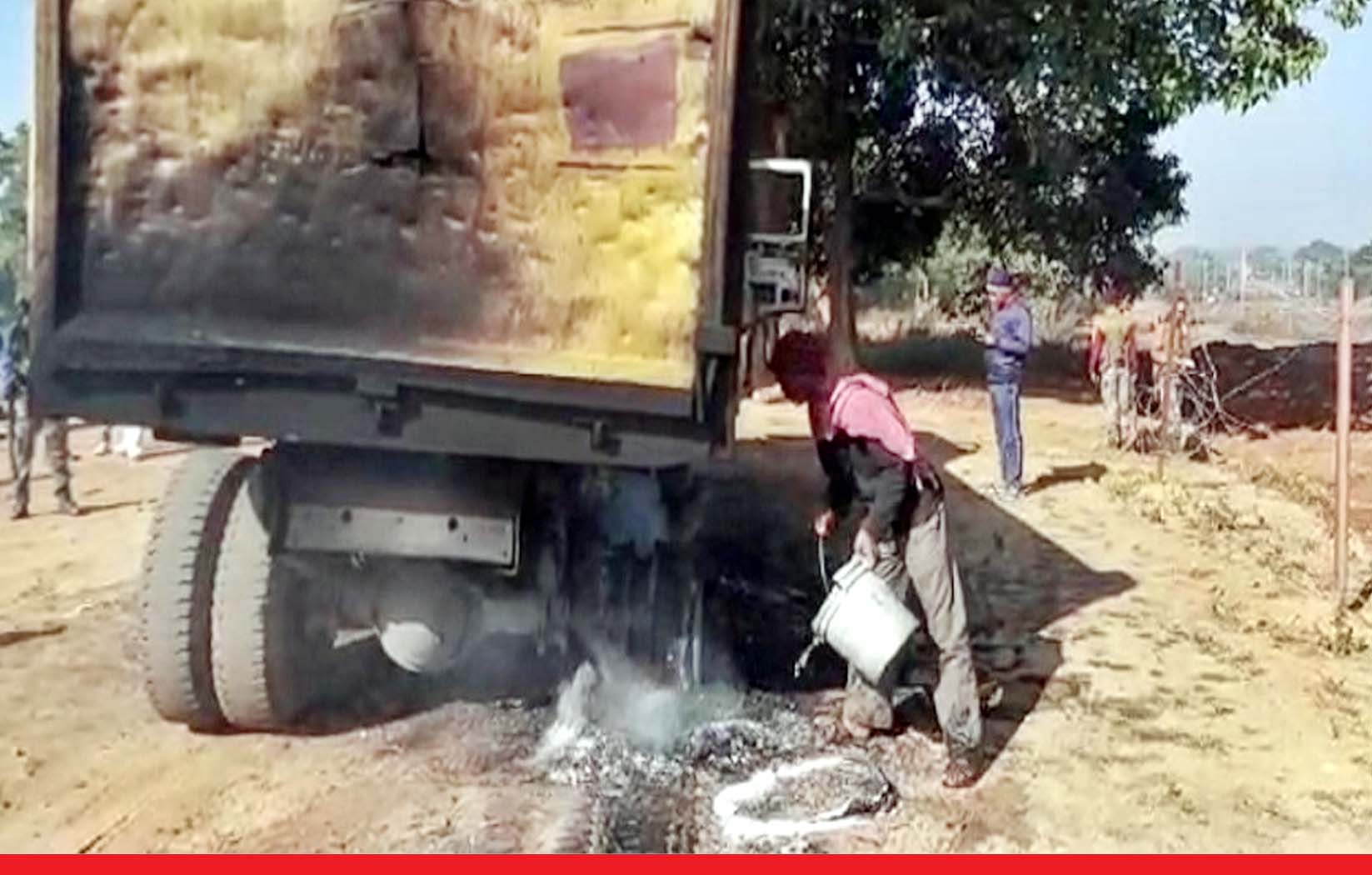 झारखंड में रेलवे कंस्ट्रक्शन साइट पर बड़ा नक्सली हमला, दर्जनों वाहन में लगाई आग