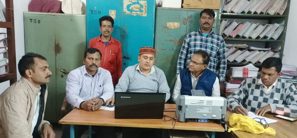 जबलपुर लोकायुक्त टीम की कार्रवाई: ऋण पुस्तिका बनाने रिश्वत ले रहा था पटवारी रंगे हाथ गिरफ्तार