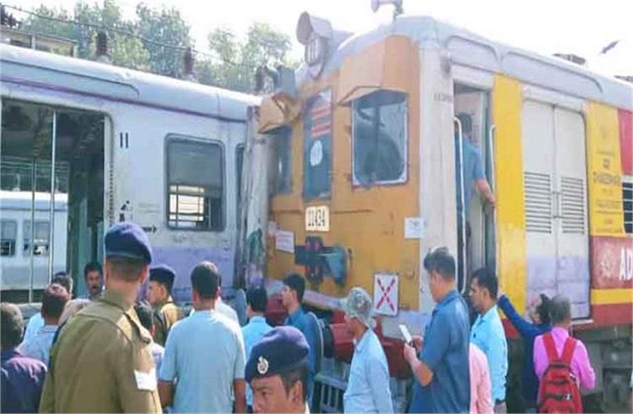पश्चिम बंगाल के सियालदह स्टेशन में दो लोकल ट्रेनों की टक्कर, बाल-बाल बचे यात्री, इंजिन हुआ डैमेज