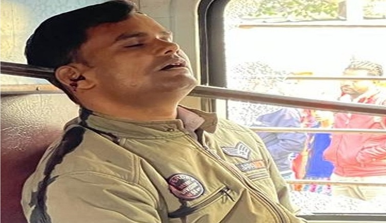 Train की बोगी में विंडो के पास बैठे यात्री की गर्दन के आरपार हुई सरिया, मौके पर मौत
