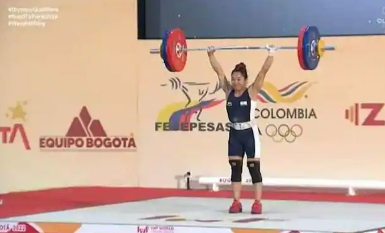 World Weightlifting Championship: कलाई की चोट के बावजूद मीराबाई चानू ने उठाया 200 किलो वजन, सिल्वर मेडल जीतकर रचा इतिहास