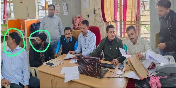 जबलपुर लोकायुक्त टीम ने तहसील कार्यालय में दी दबिश: कोटवार के जरिए रिश्वत ले रहा था क्लर्क, दोनों गिरफ्तार..!