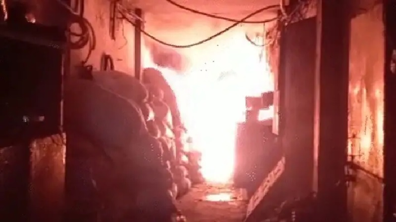 यूपी के कानपुर में एक फैक्ट्री में लगी भीषण आग में झुलसे 3 मजदूरों की मौत, पांच गंभीर