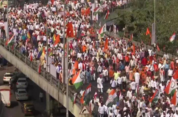 महाराष्ट्र विकास अघाड़ी का हल्ला बोल, एकनाथ शिंदे सरकार के खिलाफ मुंबई में विरोध मार्च में हजारों की भीड़