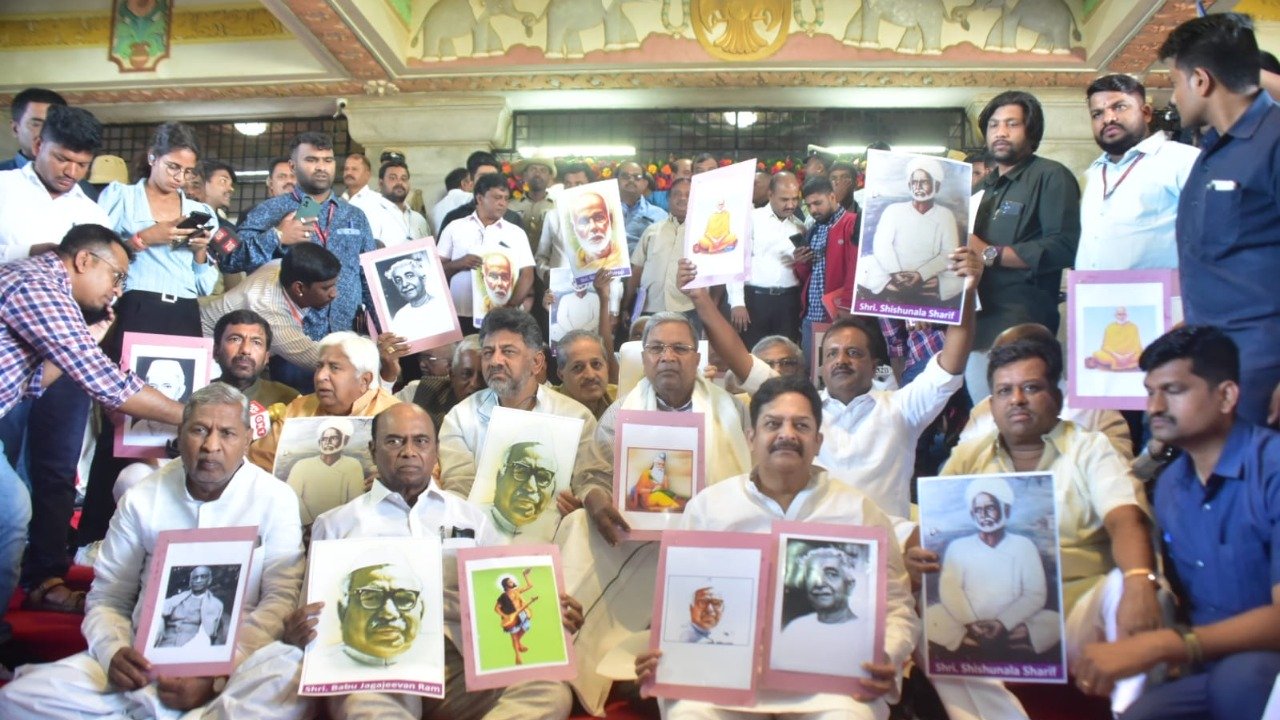 Karnataka: विधानसभा में सावरकर की तस्वीर लगाने पर बवाल, कांग्रेस ने सदन से वॉकआउट किया