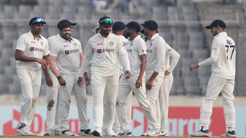 भारत-बांग्लादेश टेस्ट मैच: 227 रन पर सिमटी बांग्लादेश की पहली पारी, उमेश-अश्विन ने लिए 4-4 विकेट
