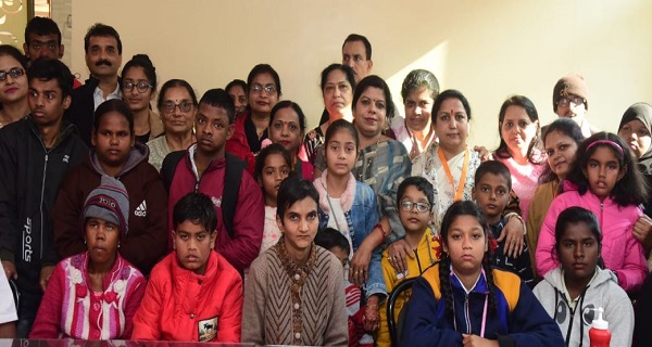 जबलपुर में मां भारती संस्था ने दिव्यांग बच्चों के साथ मनाया नया वर्ष