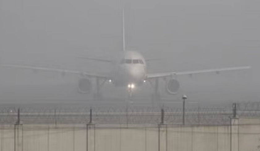 CG News: घने कोहरे ने रोका एयर ट्रैफिक, रायपुर एयरपोर्ट पर नहीं उतर सके अहमदाबाद और मुंबई से आ रहे विमान