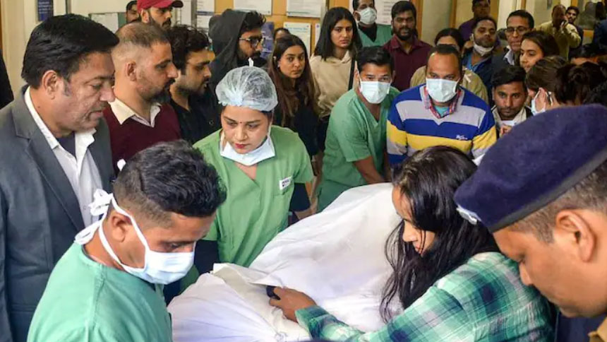 क्रिकेटर ऋषभ पंत की सफल रही लिगामेंट सर्जरी, 3 घंटे चला ऑपरेशन