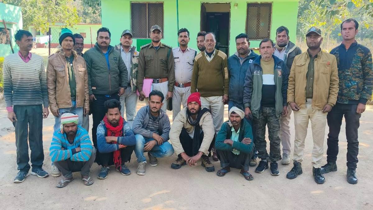 पन्ना टाइगर रिजर्व में करंट लगाकर बाघ और लकड़बग्घा की हत्या करने वाले वाले 5 शिकारी गिरफ्तार