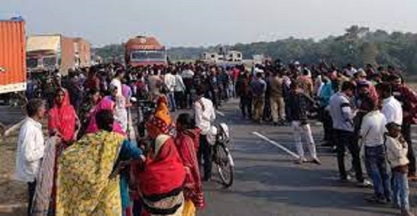 Jabalpur Accident: 407 वाहन के कुचलने से मोटर साइकल सवार दो युवकों की मौत, एक घायल