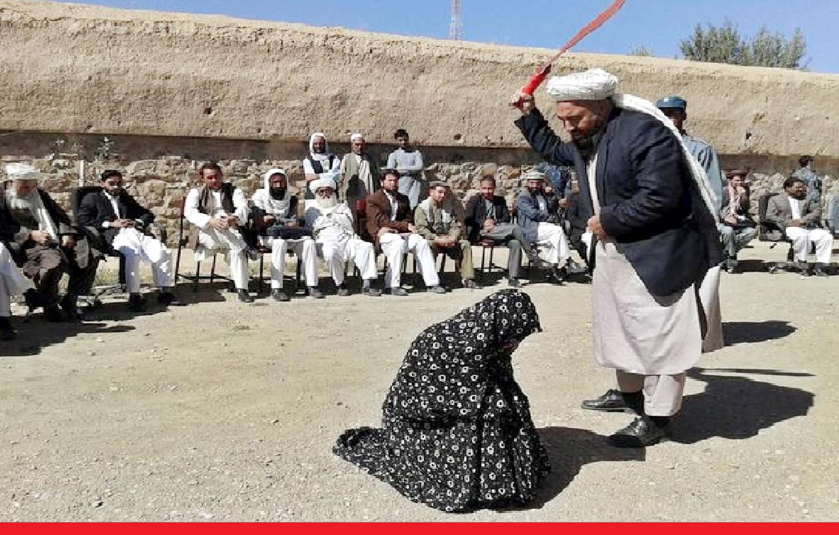अफगानिस्तान: तालिबान ने चोरी और समलैंगिक के आरोप में 9 लोगों को कोड़े मारकर काटे हाथ 