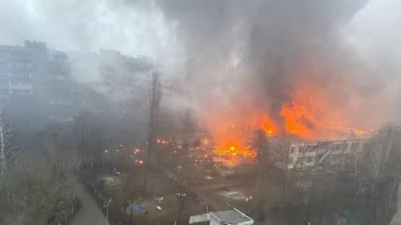 यूक्रेन में किंडरगार्टन के पास क्रैश हुआ हेलीकॉप्टर: हादसे में गृह मंत्री सहित 18 लोगों की मौत