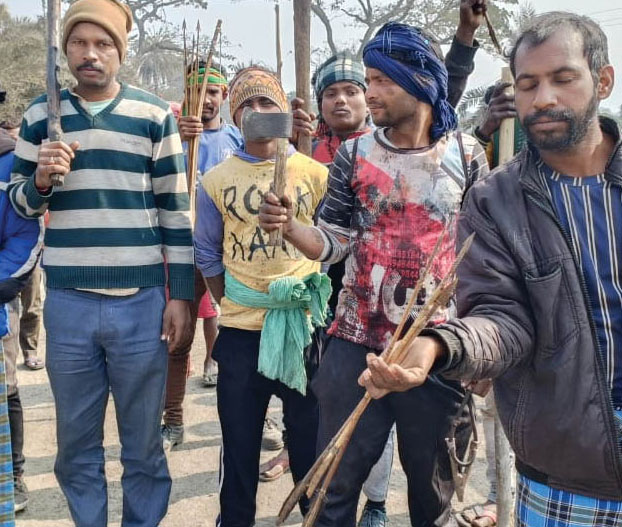 Jharkhand: पुलिस पर आदिवासियों ने तीर-कमान से हमला किया, कोल प्रोजेक्ट का विरोध कर रहे थे, लाठीचार्ज पर भड़के