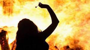 Bihar Crime: डांस करने से किया इंकार तो हैवानों ने 10 साल की मासूम को पेट्रोल छिड़क लगा दी आग