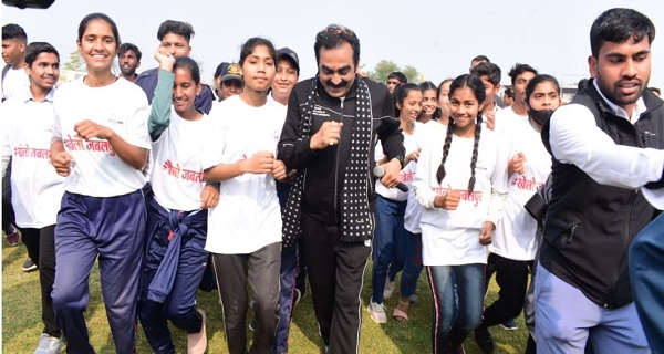 जबलपुर सांसद खेल महोत्सव: खेलों में सहभागिता का संकल्प लेकर मैराथन में दौड़े 5 हजार से अधिक बच्चे, युवा, बुजुर्ग