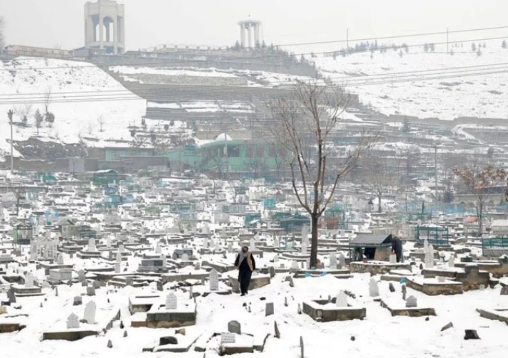 अफगानिस्तान में ठंड का छाया जानलेवा सितम, अब तक 150 से ज्यादा लोगों की मौत