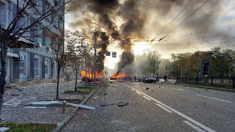 रूस का यूक्रेन पर ताबड़तोड़ हमला, एक के बाद एक दागीं 30 मिसाइलें, देश में हुआ ब्लैकआउट