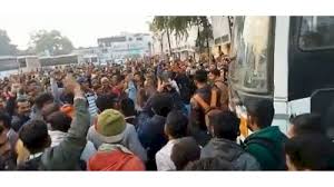 Gujrat News : भर्ती परीक्षा का पेपर लीक, छात्रों ने जमकर जताया आक्रोश, आगजनी, 15 गिरफ्तार 