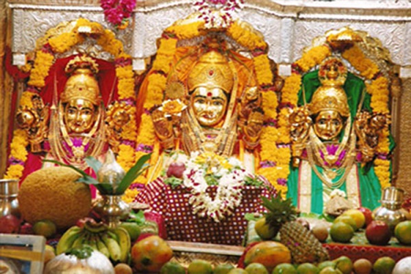 माघी पूर्णिमा की रात लगभग 12 बजे महालक्ष्मी की भगवान विष्णु सहित पूजा करें