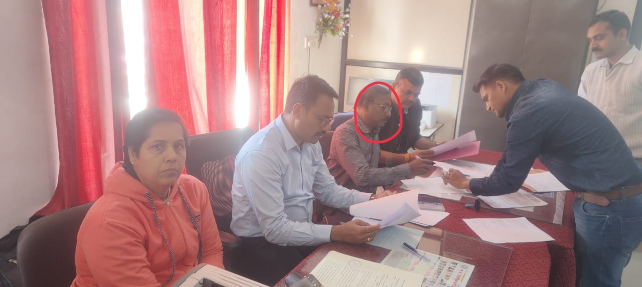 जबलपुर सहकारिता विभाग में लोकायुक्त टीम की दबिश, संयुक्त पंजीयक के रीडर को 20 हजार रुपए की रिश्वत लेते रंगे हाथ पकड़ा