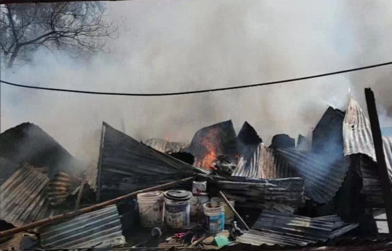 हरियाणा : घसोला गांव की झुग्गियों में लगी भीषण आग, लाखों का सामान जलकर राख 