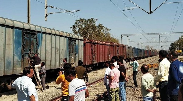 Rail News: पिपरिया रेलवे स्टेशन पर मालगाड़ी से FCI का 100 बोरी गेहूं चोरी, आरपीएफ कर रही जांच