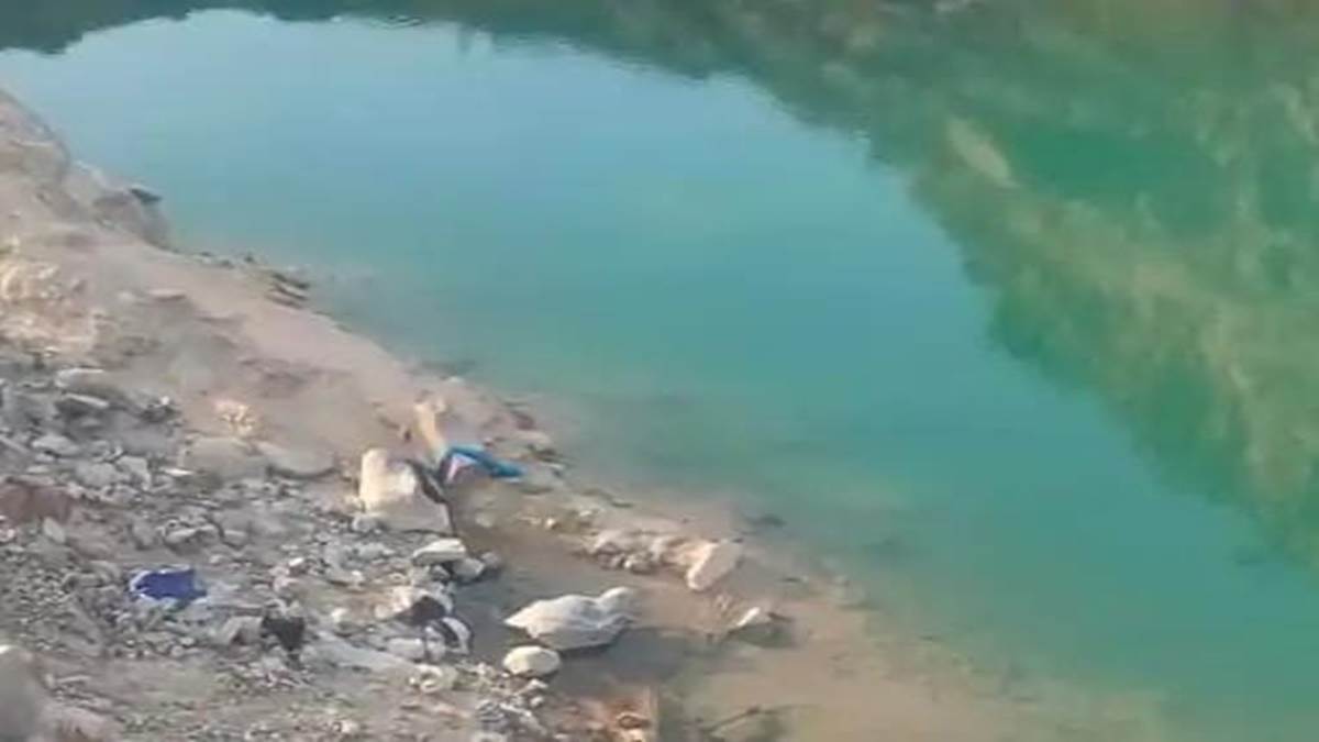 MP के छतरपुर में बंद पड़ी खदान में भरे पानी में तीन भाई-बहन डूबे, दो की मौत, 1 गंभीर
