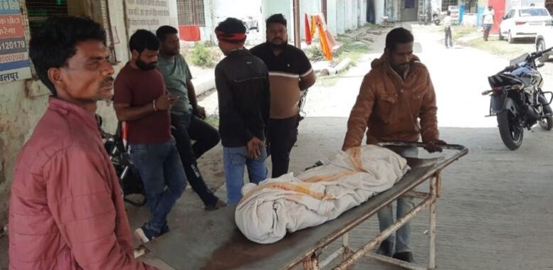 Jabalpur: ट्रक की टक्कर लगते ही पिता की गोद से उछलकर गिरी मासूम बेटी की मौत..!