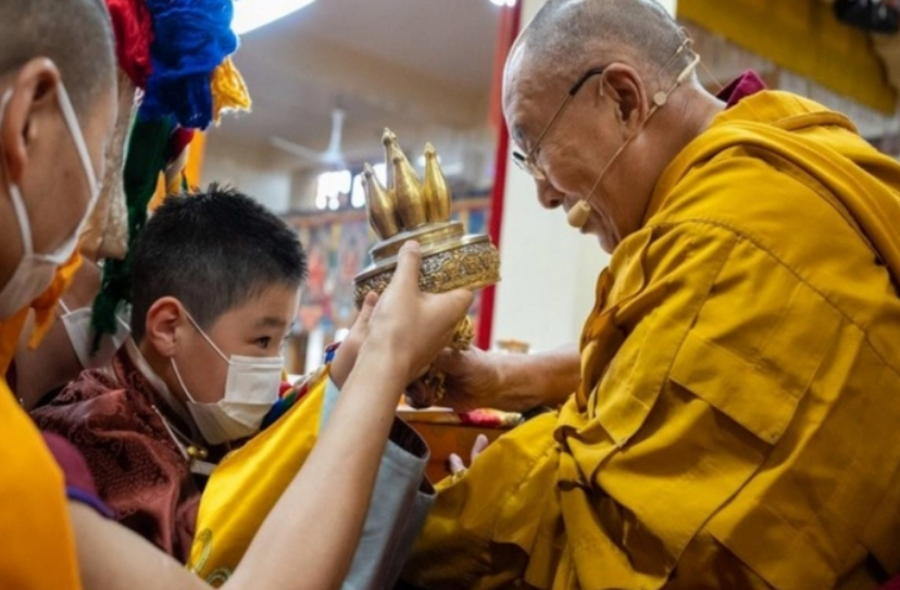 दलाई लामा ने अमेरिका में जन्मे मंगोलियाई लड़के को बनाया तिब्बत का तीसरा धर्मगुरु, चीन को चिढ़ाया