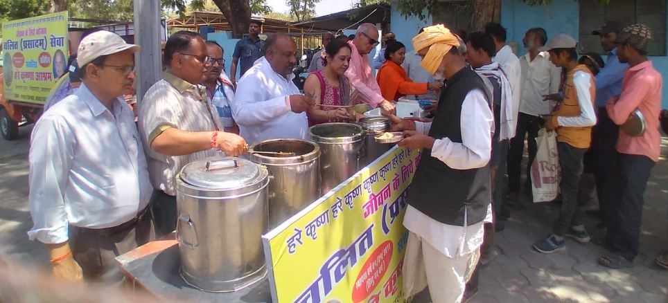 जबलपुर में चलित प्रसादम सेवा के 4331 दिन पूरे हुए, 1624125 लोगों को कराया भोजन