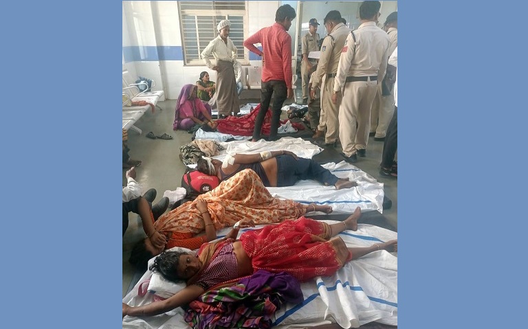 MP News: मिर्ची तोडऩे खरगोन आ रहे मजदूरों से भरी पिकअप पलटी, 20 घायल, कई गंभीर