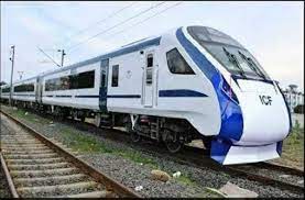 वंदे भारत ट्रेन से टकराई गाय, उछलकर रेल लाइन किनारे शौच कर रहे व्यक्ति पर गिरी, दोनों की मौके पर मौत