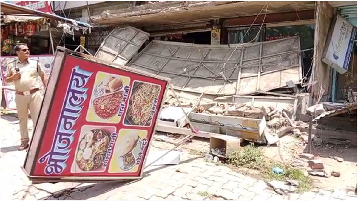 MP News: इंदौर के बस स्टैंड पर कल्याण विश्रांति गृह का छज्जा गिरने से 3 लोग घायल