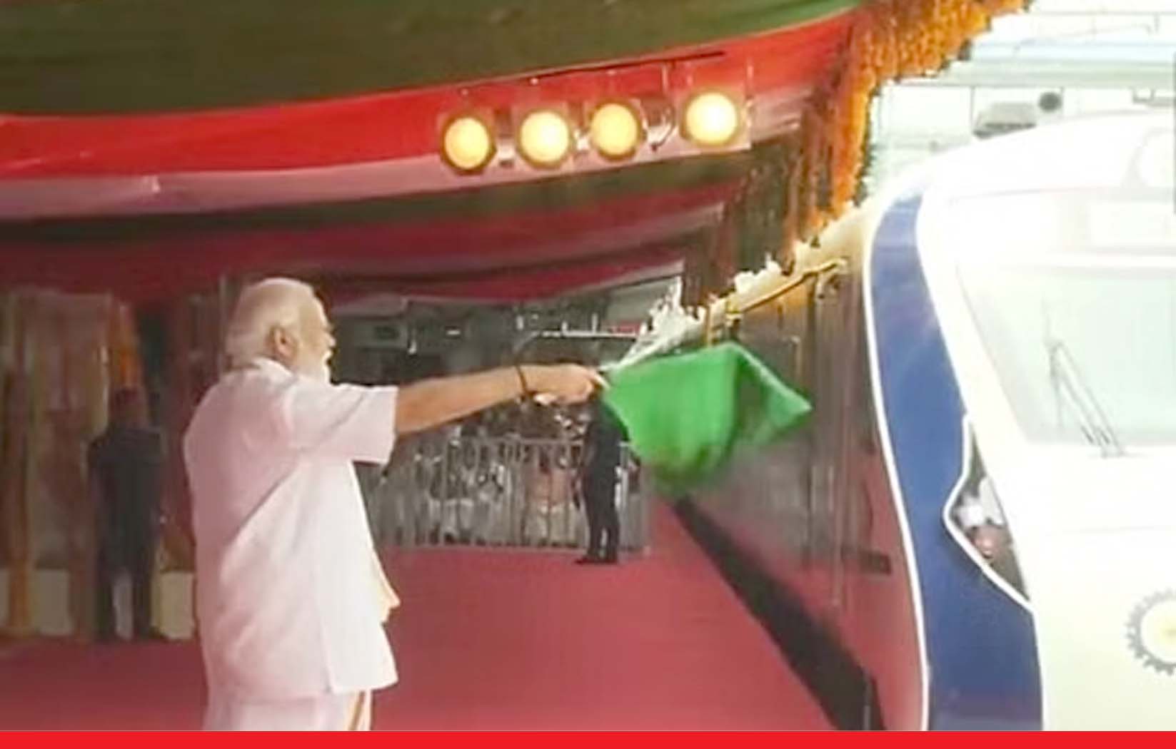 PM मोदी ने तिरुवनंतपुरम-कासरगोड वंदे भारत एक्सप्रेस ट्रेन को हरी झंडी दिखाई, किया रोड शो