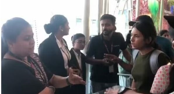 दिल्ली से एयर इंडिया की फ्लाइट में देरी से भड़के यात्री, एयरपोर्ट पर किया जमकर हंगामा