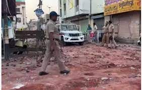 महाराष्ट्र- अकोला में 2 गुटों में हिंसक झड़प, तनाव, कई गाडिय़ों को फूंका, धारा 144 लागू