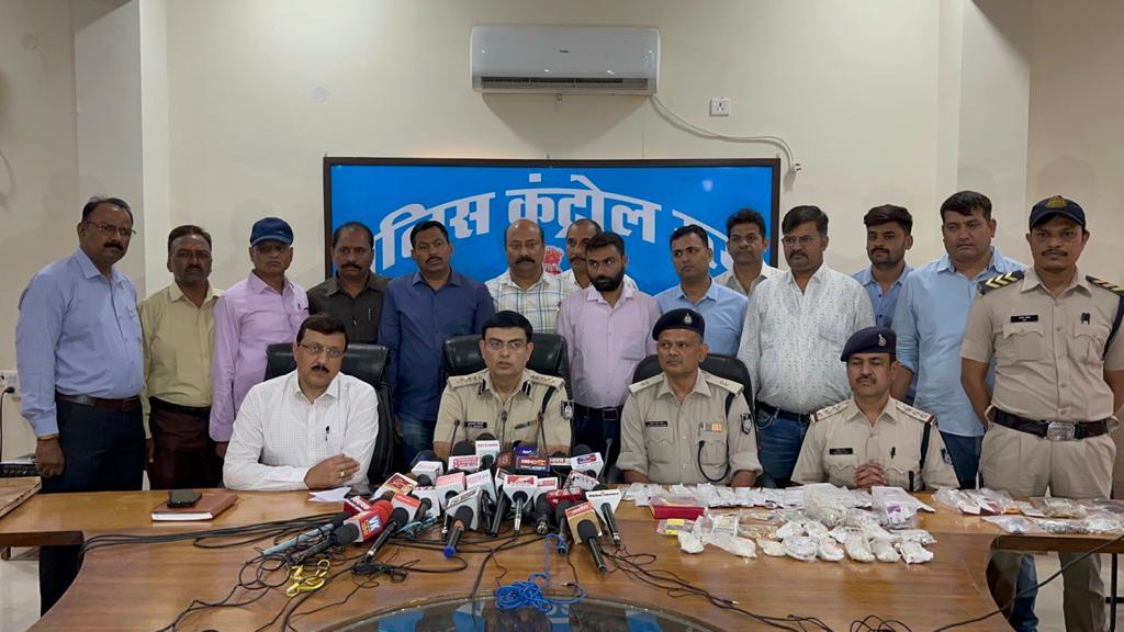 जबलपुर में साथी व्यापारी ने ही करवाई थी लूट, चार आरोपियों से 30 लाख के सोने-चांदी के जेवर जब्त