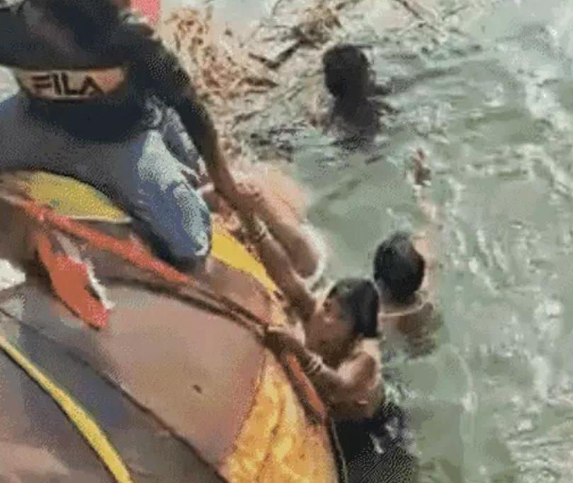 गंगा नदी में नाव पलटी, 3 की मौत, 30 लोग मुंडन के बाद गंगा पार जा रहे थे, बचाव कार्य जारी