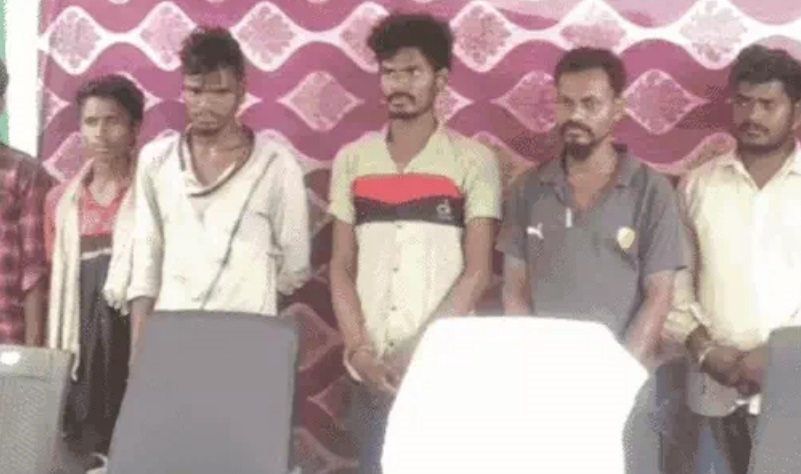 छत्तीसगढ़-तेलंगाना सीमा पर 10 नक्सली गिरफ्तार, एक ट्रैक्टर विस्फोटक जब्त, माओवादी लीडर्स ने मंगवाया था बारूद