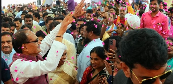 एमपी के सीएम शिवराजसिंह चौहान ने की घोषणा: पथ विक्रेताओ, हाथ ठेला चालकों से तहबाजारी का नहीं लिया जाएगा शुल्क
