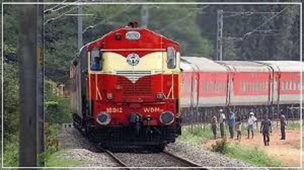 Rail News: WCR की 10 जोड़ी ट्रेनों में इकोनॉमी थर्ड एसी का स्थाई कोच बढ़ाया, इन गाडिय़ों में 800 सीटें बढ़ी