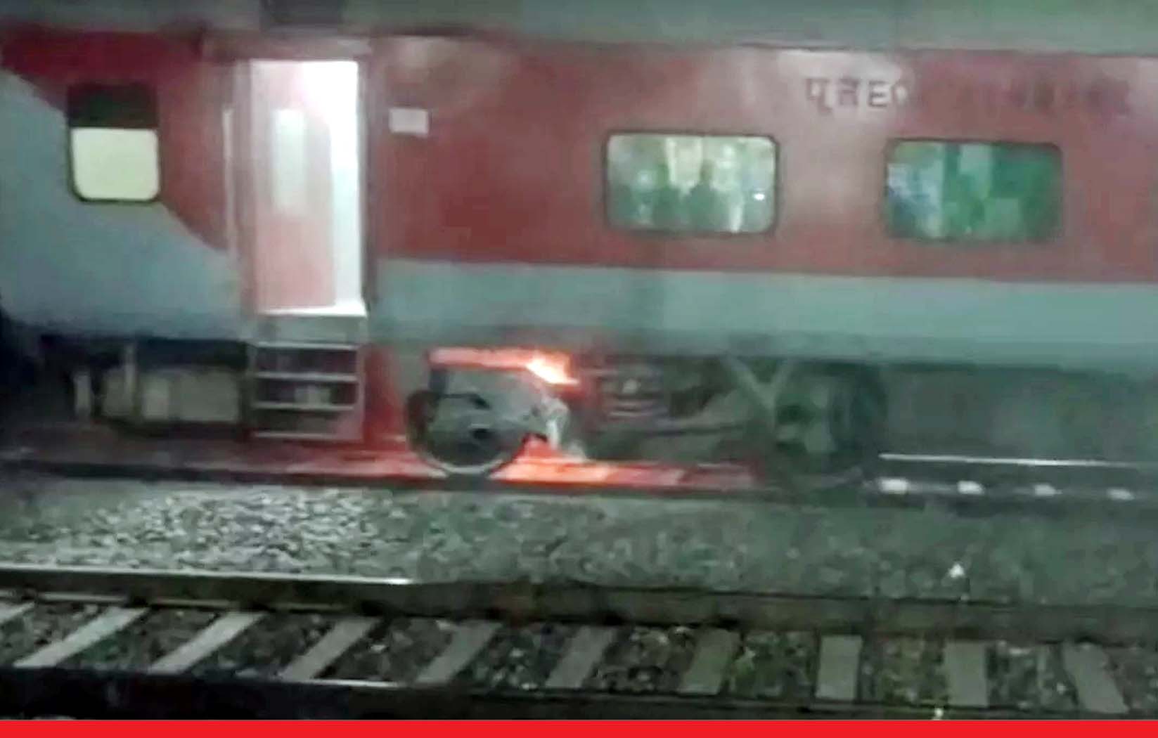ओडिशा: नुआपाड़ा में दुर्ग-पुरी एक्सप्रेस के कोच में लगी आग, कोई हताहत नहीं